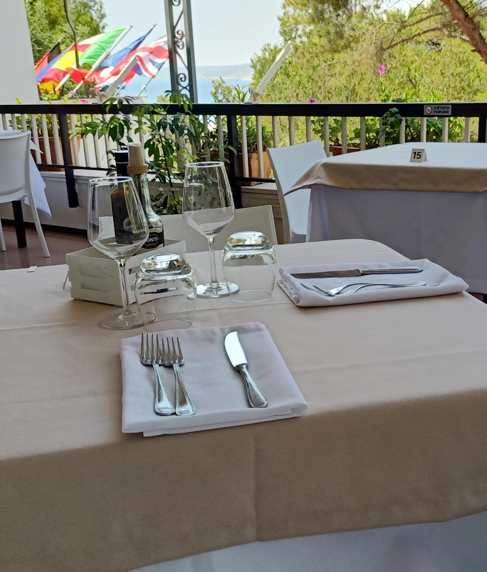 Hotel Degli Ulivi Castro  Экстерьер фото